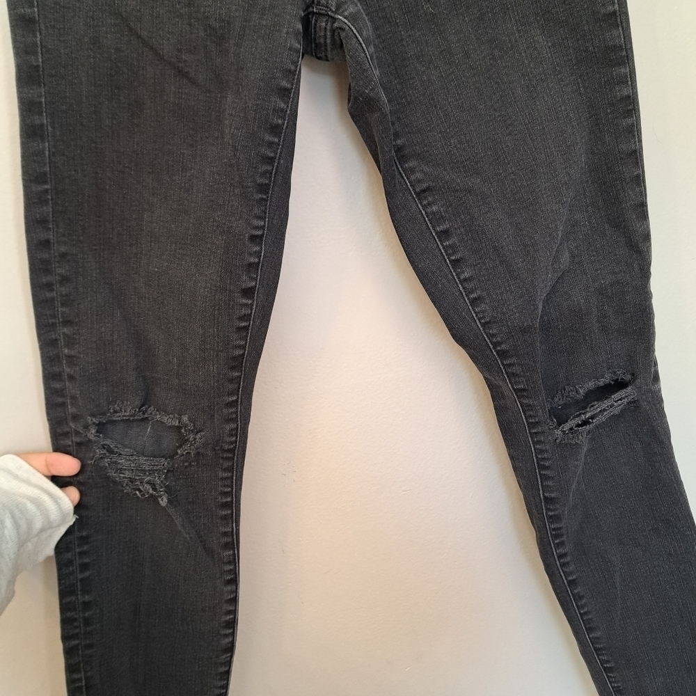 Madewell Black 9" Skinny Distressed Jeans Size 25T - Picture 5 of 8